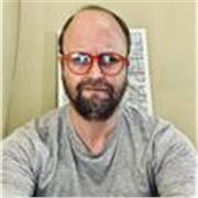 Oxford graduate in English spoken and literature and Shakespeare