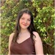 Profesora de inglés imparte clases a todas las edades y niveles. Se ofrecen también clases de catalán y castellano