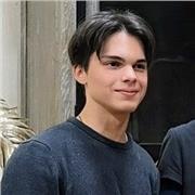Mi sono appena diplomato al liceo scientifico, e offro ripetizioni di inglese o matematica per studenti delle scuole medie
