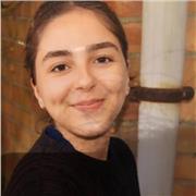 Elevée par une mère américaine, l'anglais est ma langue maternelle et une langue que j'affectionne beaucoup. Je serai ravie de vous transmettre mes connaissances et de vous permettre d'apprendre ou de perfectionner votre anglais de manière ludique