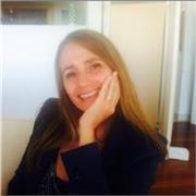 Laureata in lingue, specializzata in inglese, francese e spagnolo. Supporto efficace per compiti, grammatica e conversazione