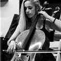 Profesora de música imparte clases de violoncello, contrabajo, lenguaje musical, análisis y armonía