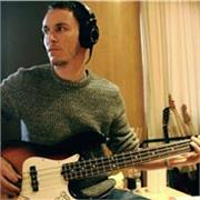 Chitarra acustica, chitarra elettrica, basso elettrico e teoria musicale