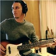 Chitarra acustica, chitarra elettrica, basso elettrico e teoria musicale