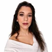 Soy profesional de las Artes Escénicas y cuento con formación especializada en interpretación.