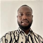 Professeur particulier donne cours d’anglais aux étudiants