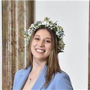 Laureata in Economia & Management e Giurisprudenza, offro lezioni di italiano e diritto online.