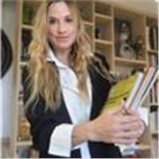 Bonjour, Buenos días, 
Soy Delphine (de Paris), profesora apasionada de la enseñanza y de cultura años con máster en en