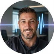 No enseño teoría vacía ni conceptos de libro. Enseño marketing real, del que se aplica, del que vende, del que hace crecer negocio
