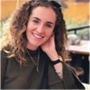 Profesora de inglés imparte clases a todas las edades de todos los niveles