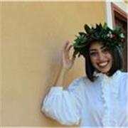 Laureata in lingue e culture straniere, laureanda in lingue per la comunicazione in organizzazioni internazionali ed imprese impartisco lezioni di lingua straniera ( inglese e tedesco ) ed italiano ( comprese materie umanistiche)