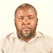 Native English speaker with more than 20 years of experience at professional level