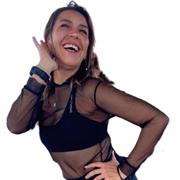 Instructora de baile fitness para ponerte en forma y mejorar condición física así como también aprender a bailar