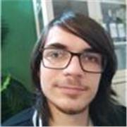 Profesor con buenas aptitudes listo para dar clase a personas de cualquier edad.
