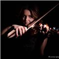Violinista professionista, insegnante, impartisce lezioni di violino e solfeggio a qualsisi livello, ancona