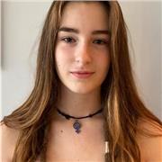 Puc oferir classes del nivell d’educació primària, d’ESO en algunes matèries (català, castellà literatura, història) i també puc fer de cangur si és necessari