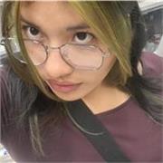 Profesora imparte clases particulares de matemáticas a niños de nivel primaria