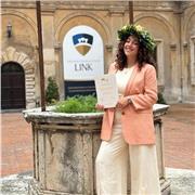 Laureata in pianoforte offre lezioni di musica per bambini , ragazzi e adulti