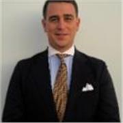 Profesor con amplia experiencia en liderazgo de equipos