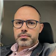 Tengo un nivel avanzado (nativo) con una licenciatura en derecho arabe.puedo dar clases a primaria y la segundaria obligatoria