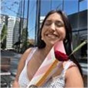 me definiría como una persona responsable, paciente y cercana, que intenta explicar las cosas de forma fácil para que se entiendan