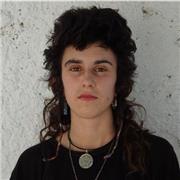 Graduada en Bellas artes con experiencia dinamizando grupos de colonias.