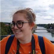 Laureata impartisce lezioni di geografia e geografia turistica