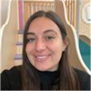 Bonjour, je suis Psychologue spécialisé dans le développement. Je travaille en crèche, à mon compte en tant que formatrice. 