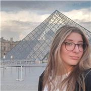 Alumna de humanidades comprometida a dar clases de las asignaturas que componen esta rama.