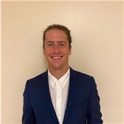 Laureato da College Americano insegna inglese a studenti delle scuole medie e superiori