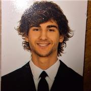 Estoy cursando el grado de Economía en la UAB y estoy graduado en bachillerato con matrícula de honor.