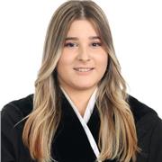 Profesor de apoyo escolar especializado en dar clases a niños en formato remoto