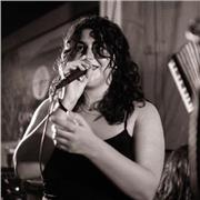 Insegnante di Canto Moderno e Canto Jazz: tecnica, stile e percorso su misura per tutte le età