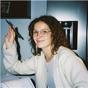 Professeure d’arts au pluriel: peinture, dessin, gravure, photographie, animation papier. Tout public, débutant et confirmé
