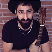 Insegnante di musica, scrittura testuale e canto, composizione musicale pop, rock, folk