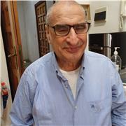 Abilitato in Storia e Filosofia impartisce lezioni di storia istituto superiori