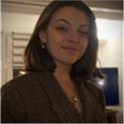 étudiante en école de commerce, spécialisée dans le commerce international 