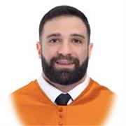 Profesor joven de matemáticas y economia con experiencia.