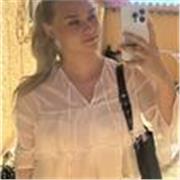 Soy una chica holandesa de 22 años, bilingüe en holandés y español, que ayuda a niños con idiomas y deberes. 