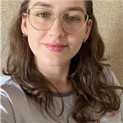 Professora de inglês com experiência e formação em Pedagogia e Letras, pós-graduação em Neuroaprendizagem e o certificado CELTA