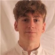 Estudiante de Grado imparte clases a niños de entre 1 a 4 de la ESO