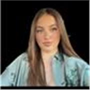 Me defino como una persona responsable, paciente y comprometida. Me adapto a cada alumno y busco que el aprendizaje sea claro