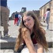 Licenciada en Educación Primaria y estudiante de Educación Infantil