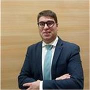 Profesional dedicado al sector financiero, contable y fiscal.