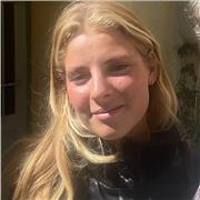 Etudiante en khâgne littéraire , je souhaite donner des cours d'anglais à des élèves en difficulté ou simplement intéressés :)