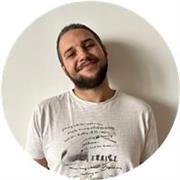 Sono Emanuele e lavoro da 2 anni nel terzo settore come tutor dell’apprendimento. Ho una certificazione B2 in inglese