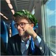 Diplomato al Liceo Musicale, impartisce lezioni personalizzate in base all'età e al livello dell'allievo di pianoforte e solfeggio