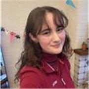 Soy profesora de inglés y vivo en Valencia. Tengo experiencia como docente y también doy clases en la universidad.