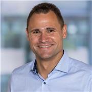 Unternehmer mit eigener Akademie und über 7 Jahre Erfahrung bietet Coachings für Vertrieb, Rhetorik, Selbstmanagement, Leadership