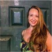 Professora de português do Brasil com mais de 10 anos de experiência